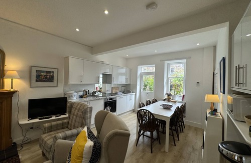 Crail Cottage | Castle Rock, Crail - a cottage that sleeps 7 guests in 4 bedrooms