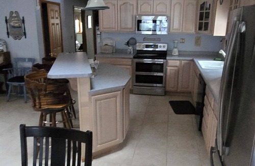 Friendship House | Castle Rock Lake area- Large Home-Great Getaway sleeps 12 -14n
