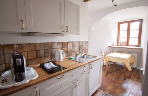 Baiertal Apartment | Castle Room 2 - ground floor - a place in the green.