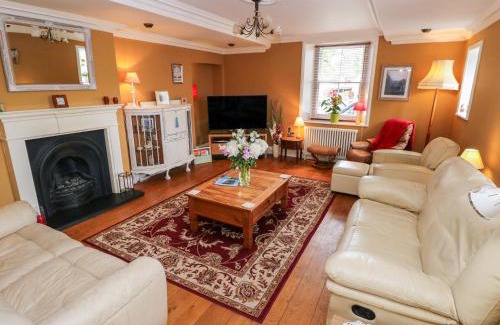 Kidwelly House | Castle School House