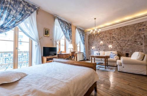 Old Town Apartment | Castle Street Retreat, 19