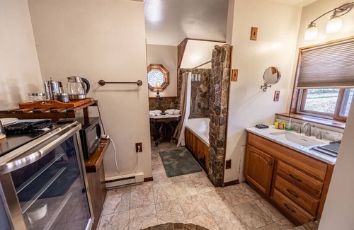 Stanardsville Other | Castle Suite at White Lotus Eco Spa Retreat