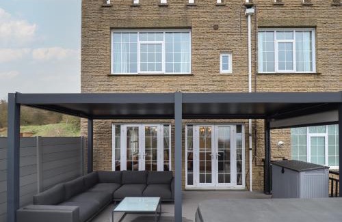 Nettleton House | Castle Top Haven