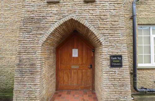 Nettleton House | Castle Top Haven