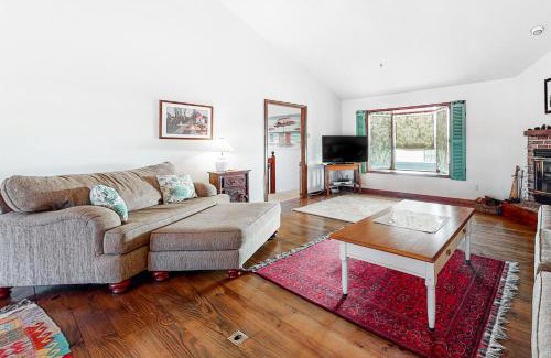 Cat Hill House | Cat Hill - 436 Tamarack
