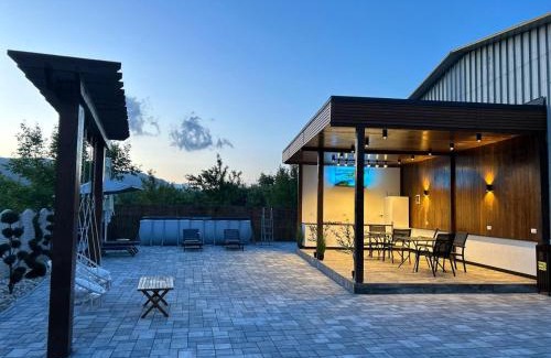 Oestii Paminteni House | Cataleya House
