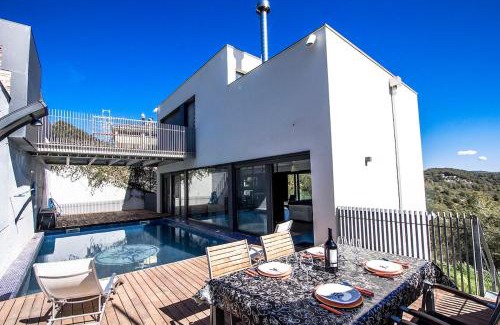 Costa Cunit Villa | Catalunya Casas Modern Hilltop Haven with private pool 7km to beach