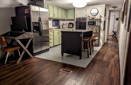 South Toledo Bend Cabin | Catchin' 247 - Lakefront hideaway, outdoor spa, bar, firepit!