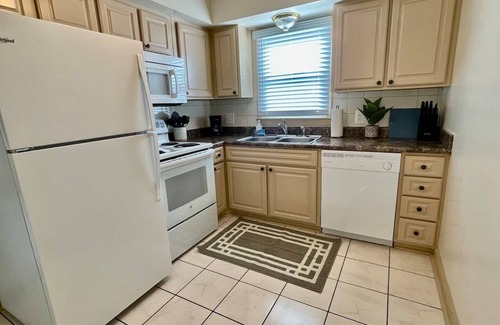 Joslyn Castle Apartment | Cathedral 11-Midtown near UNMC!