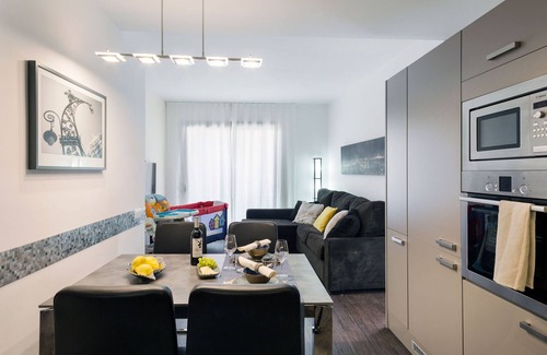 Gothic Quarter Apartment | CATHEDRAL POOL BUILDING