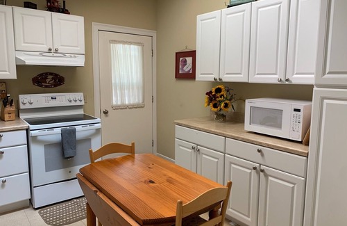 Deposit House | Catskill House on beautiful Oquaga Lake next to the historical Chestnut Inn