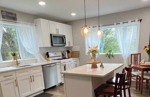 East Branch Ski Chalet | Catskills Cozy Chalet Near The Delaware River Hot tub, Fire pit and Soaking Tub