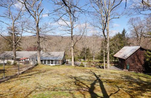 Saugerties House | Catskills Retro Retreat- Upstate Home W Hot Tub