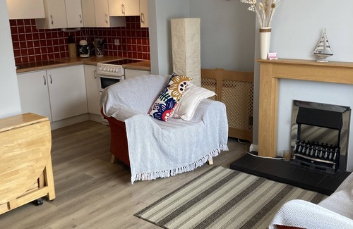 Portrush House | Causeway Cottage Portrush. A delightful mews cottage in the centre of village