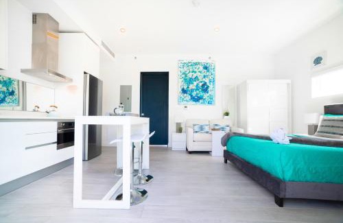 Seven Mile Beach Apartment | Cayman Luxury Rentals at The Grove