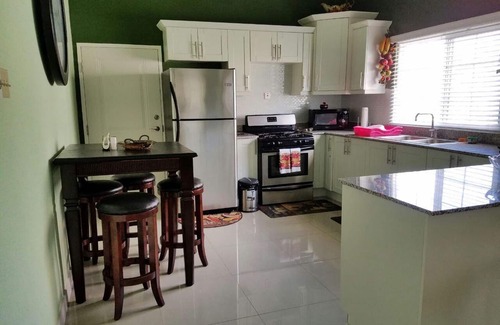 Kingston House | Caymanas Estates Villa Bnb!