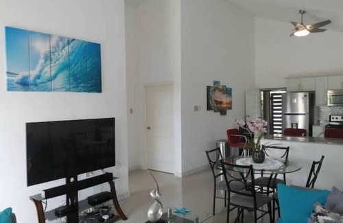 Kingston House | Caymanas Sea Breeze