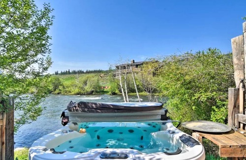 Crested Butte Cabin | CB River Cabin: Amazing Views, Quiet Location, Hot Tub on the River!