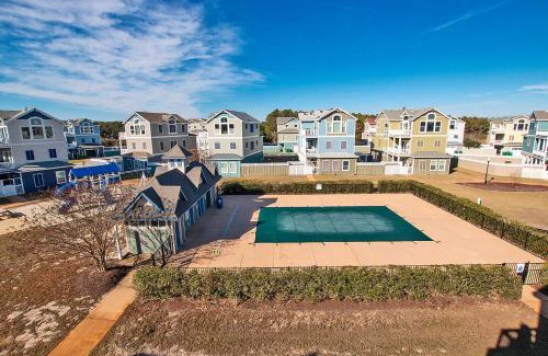 Whalehead Beach House | CB51, OBXcape- Oceanside, Hot Tub, Community Pool