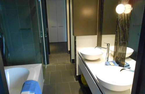 City West Apartment | CBD ARTments in Cultural precinct