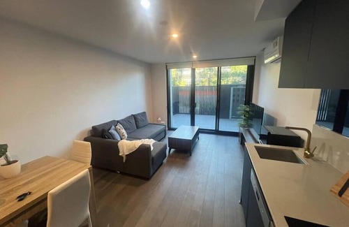 Reid Apartment | CBD | Pool | Sleeps 4 | Parking | Pets