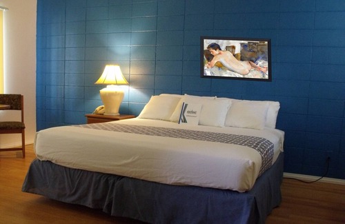 Cathedral City Cove Hotel | CCBC Resort Hotel - A Gay Men's Resort