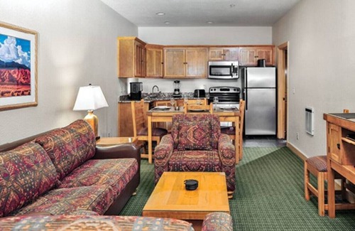 Brian Head Apartment | Cedar Breaks 1 bedroom Grand · Brian Head, Utah Ski Retreat.nGrand Suite.