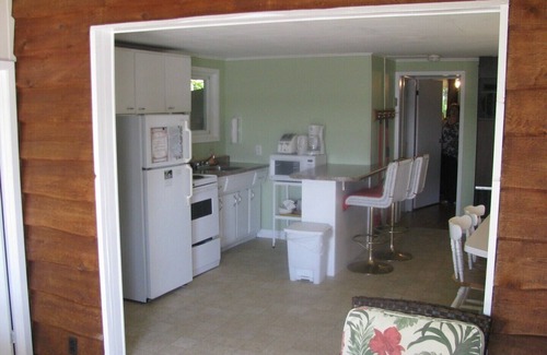 Isaacs Glen Cottage | Cedar Cottage at Shiloh Cottages - Fenelon Falls