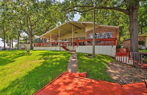Gun Barrel City House | Cedar Creek Reservoir Home with Deck and Dock
