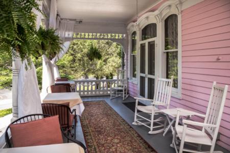 Kenilworth Bed & Breakfast | Cedar Crest Inn