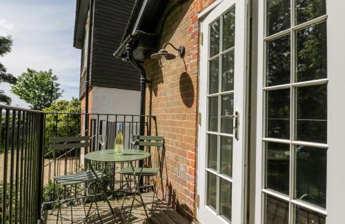 Elcot Apartment | Cedar