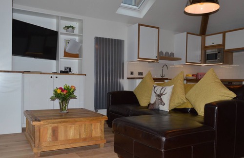 Box Cottage | Cedar Lodge - Cottage with Garden View