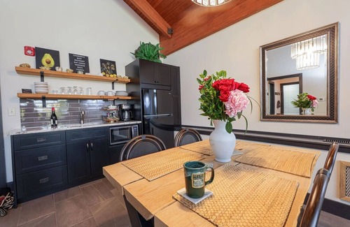 Logan Condo | Cedar Loft by The Inn & Spa at Cedar Falls