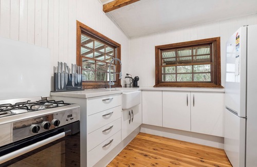Ophir Cabin | Cedar Log Cabin Bush Retreat – Pet-Friendly | Fire Pit | Wildlife Escape