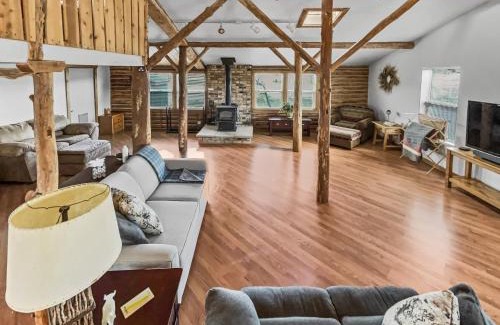 Montrose House | Cedar Mountain Bunkhouse cabin