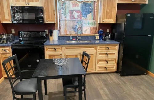 Grants Pass House | Cedar Mountain - Suite B