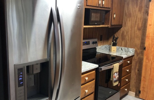 Granbury Cabin | Cedar Ridge Log Cabin on 14 acres - Pet Friendly!
