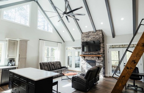 Campton Cabin | Cedar Ridge Red River Gorge HotTub WiFi