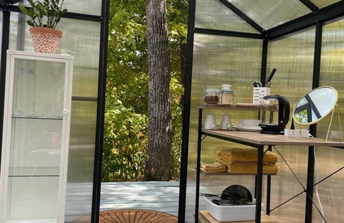 Decorah Apartment | Cedar Springs Greenhouse