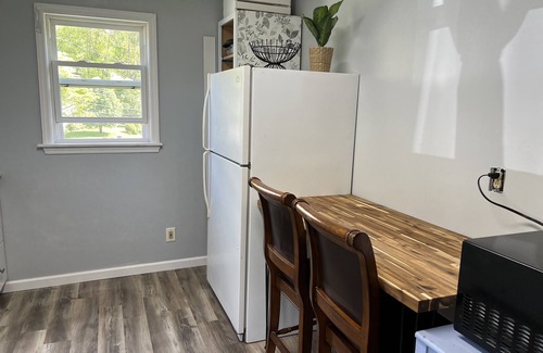 Bristol House | Cedar Valley Cottage- 3bed 2 ba near King University