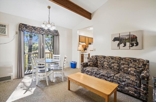 West Bridgewater Apartment | Cedarbrook Queen Suite 103