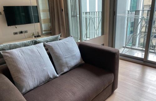 Ekkamai Apartment | Ceil by Sansiri BTS Ekamai Shuttle to BTS Ekamai , Gateway mall , Major Cineplex mid city. Great place to explore bangkok