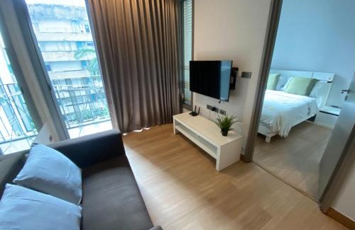 Ekkamai Apartment | Ceil by Sansiri BTS Ekamai Shuttle to BTS Ekamai , Gateway mall , Major Cineplex mid city. Great place to explore bangkok