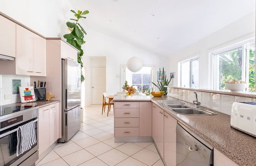 Corlette House | Celeste, 26 Bonito Street - Tranquil, Stylish & Pet friendly