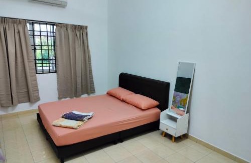 Asam Kumbang House | Celine's Homestay