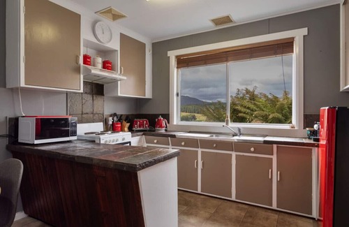 Scottsdale House | Celtic Cottage, central to Barnbougle & Derby MBT