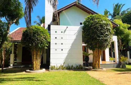 Negombo Bed & Breakfast | Cenreeza Airport Villa