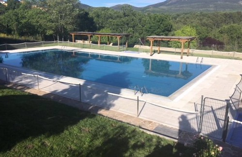 Montejo de la Sierra Cottage | Centeno rural house, Terrace, BBQ Garden, Fireplace, wifi, Hayedo Montejo