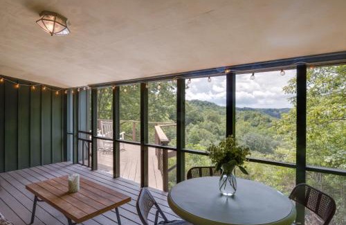 Sparta House | Center Hill Couples Retreat Cabin Lake View, Deck