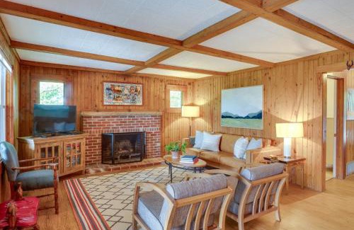 Sparta House | Center Hill Couples Retreat Cabin Lake View, Deck